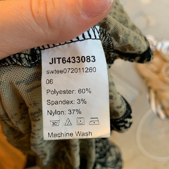 SHEIN Mesh T-Shirt with Black Velvet Design - Picture 4 of 4